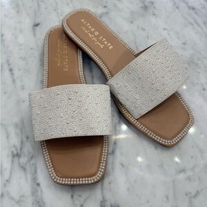 NWT Altar'd State Women's White Bridal Pearl Slide Sandals Size 7.5